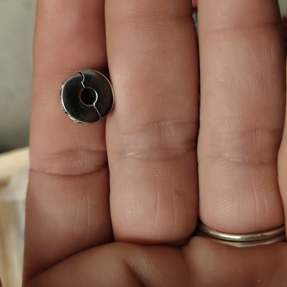 Silver and blue clam bead - Picture 2 of 3